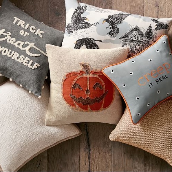 Pottery Barn Haunted House with Crows Lumbar Pillow BNWT RARE - Picture 9 of 10